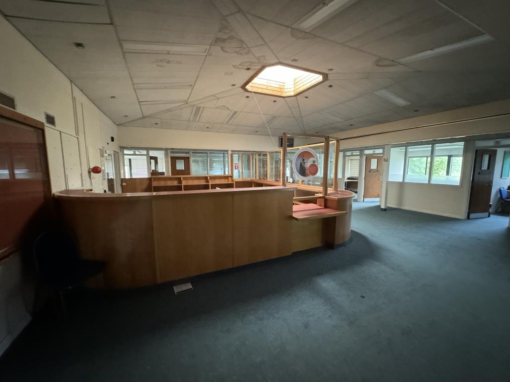 Lot: 103 - FORMER REGISTER OFFICE ON A PROMINENT PLOT WITH REDEVELOPMENT POTENTIAL - General view of first floor accommodation